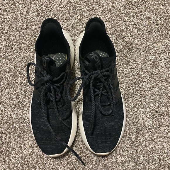 Adidas tennis shoes - Picture 3 of 5